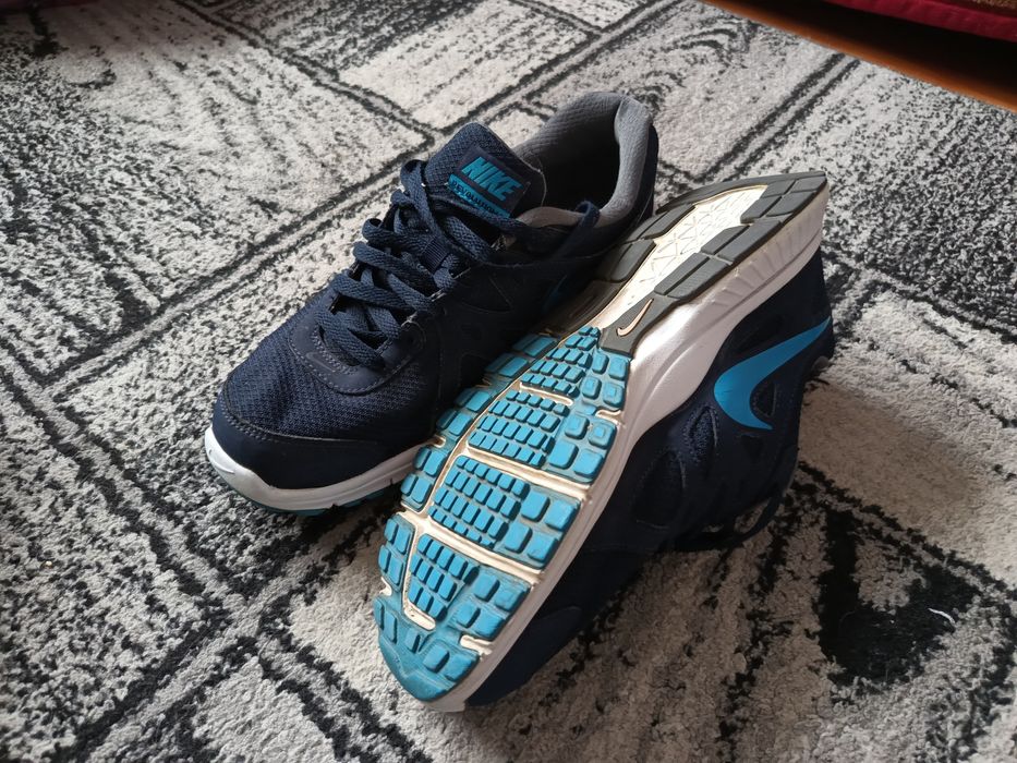 Adidasi Nike 42,5