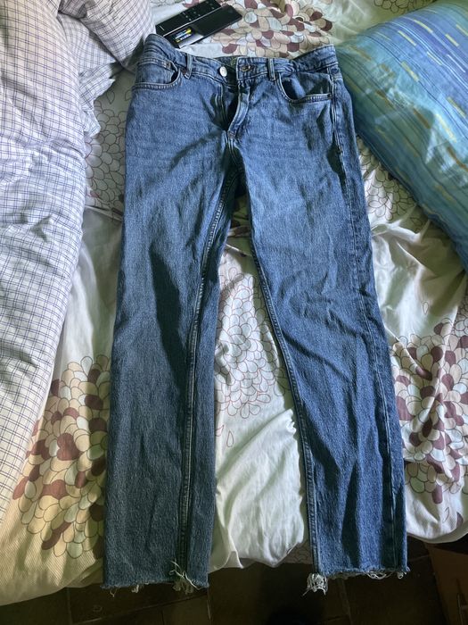 Дънки на зара мен