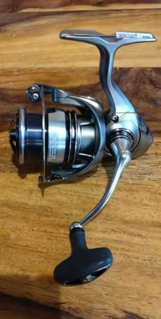 Mulineta Daiwa Exceler LT 2500D Model 2023 NOUA in cutie