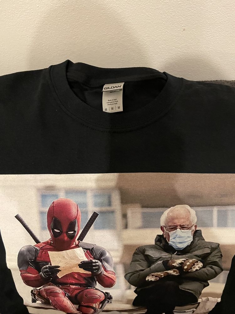 Tricou Deadpool Bernie Sanders imprimat Marvel