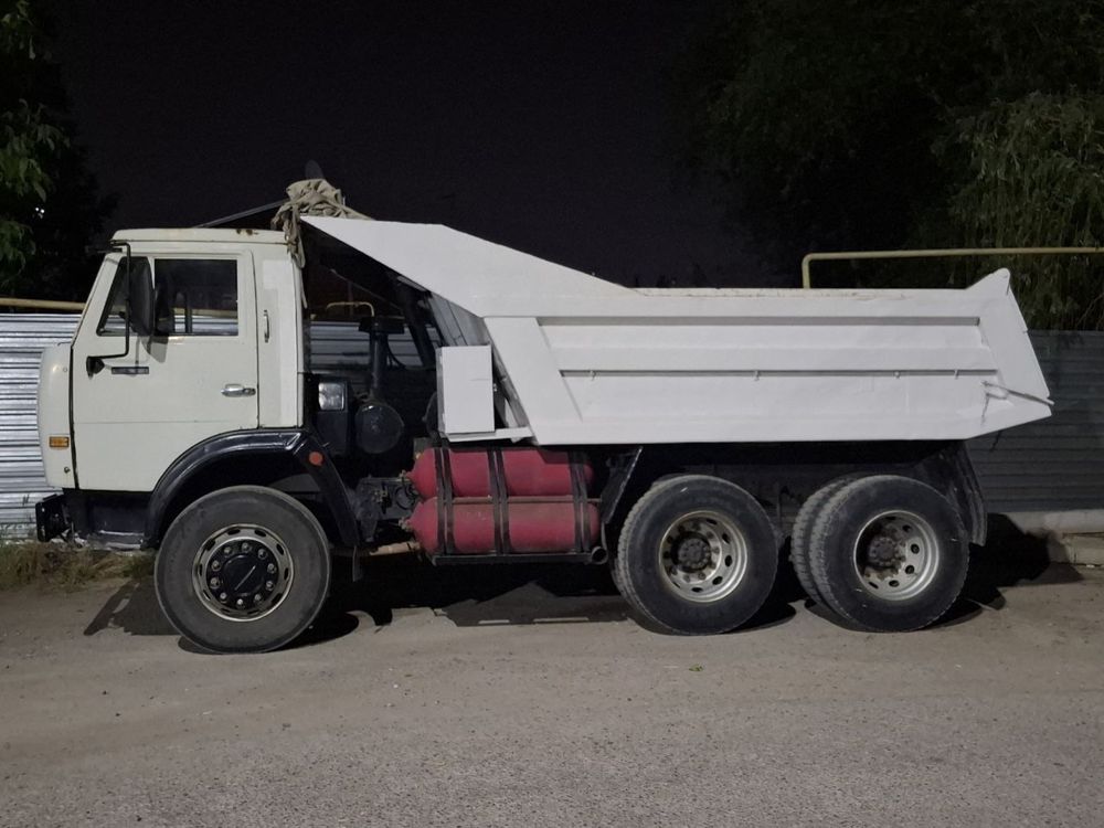 Kamaz 1980 yil rangi oq