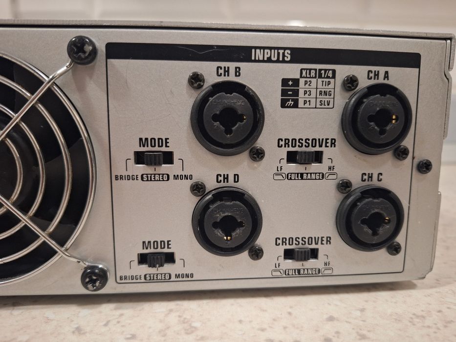 Amplificator Behringer  NU4-6000