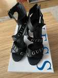 Черни сандали на Guess