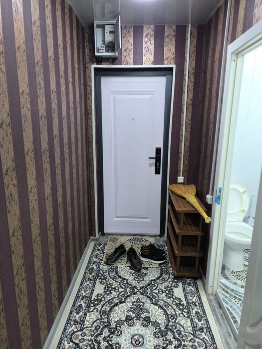 Сергели. 1 в 2х ком. На втором этаже. в деревянном доме. Ремонт