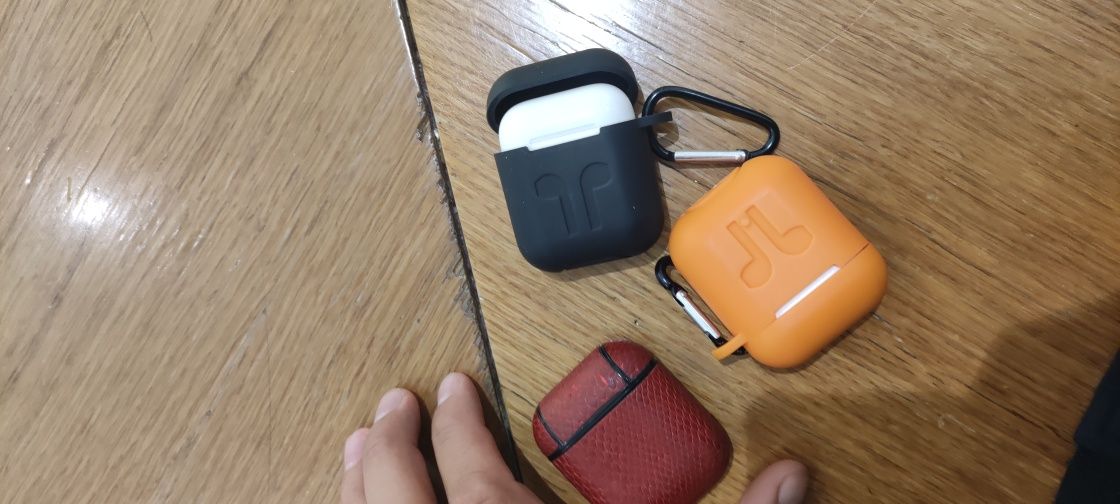 Продам оригинал кейс от Airpods 2