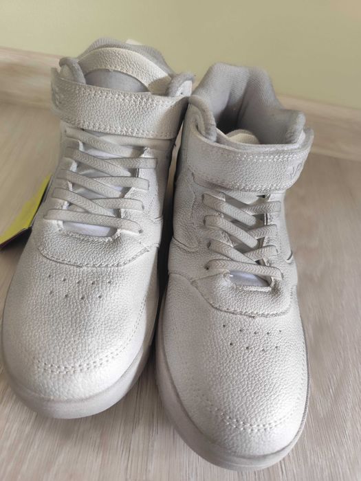 Нови високи кецове Primigi от естествена кожа за момче- номер 31 и 36