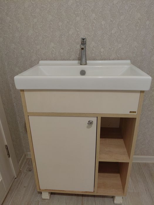 Мойка с тумбочкой в ванную