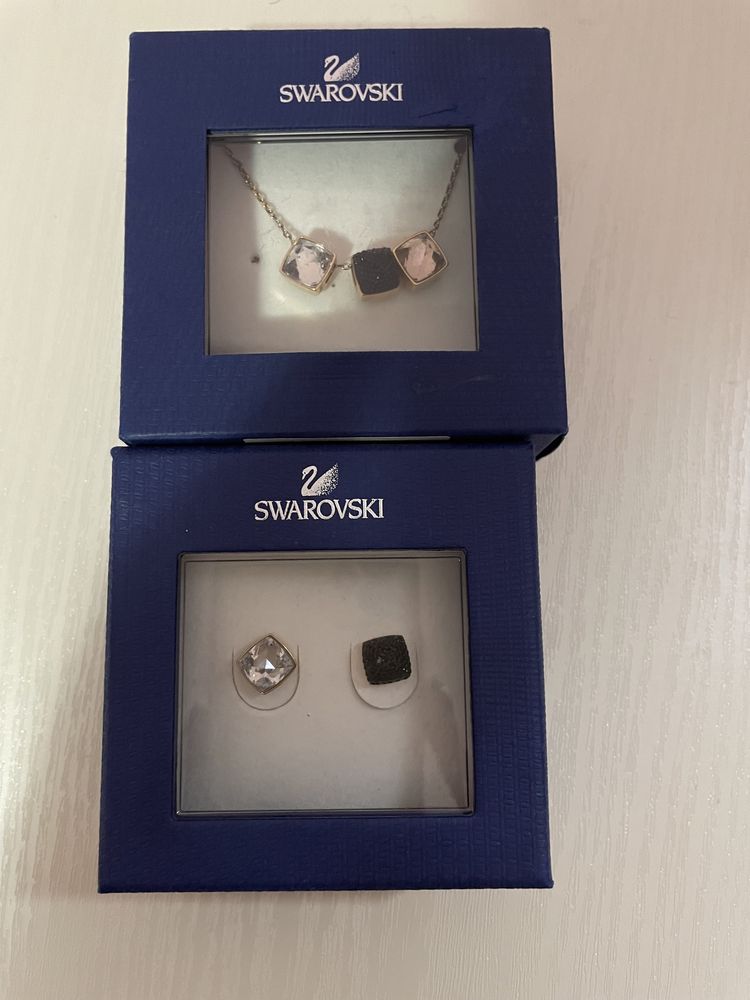 Swarovski комплект обеци + колие