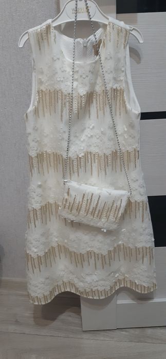 Нарядное платья на девочку