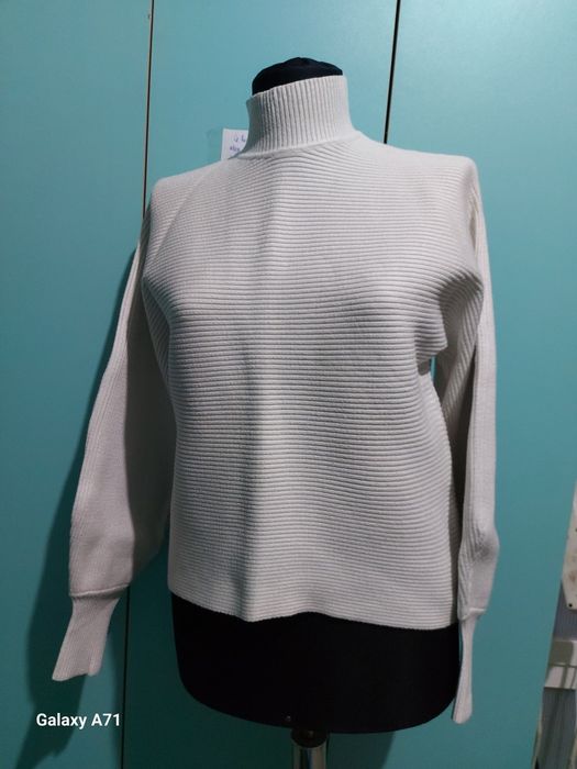 Pulover alb, pe gat mas.M, Zara