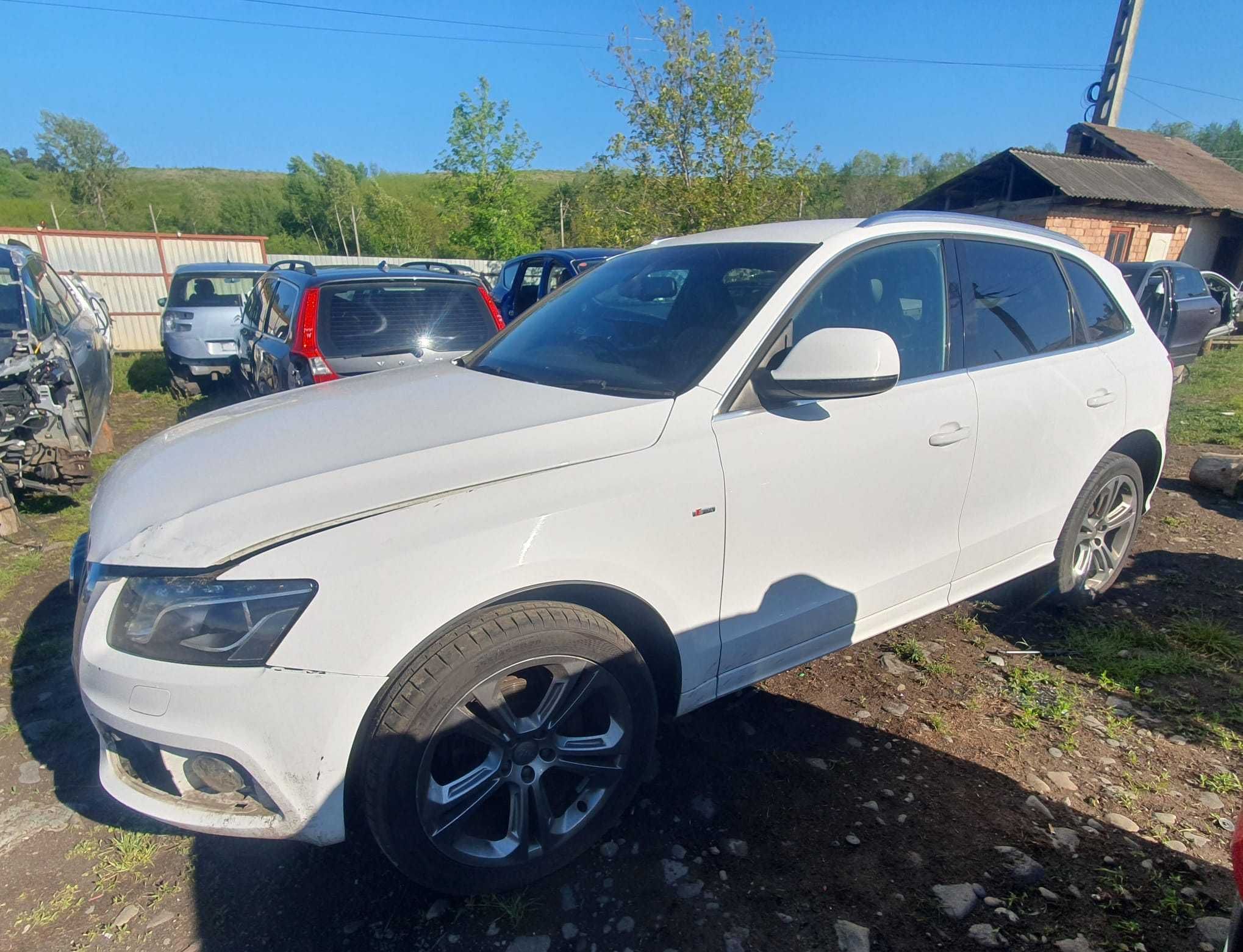 Dezmembrez Audi Q5 SL 2.0tdi quattro 2011