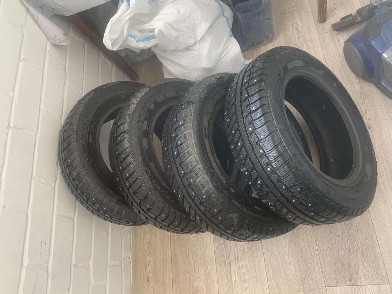 Продам шипованные шины
