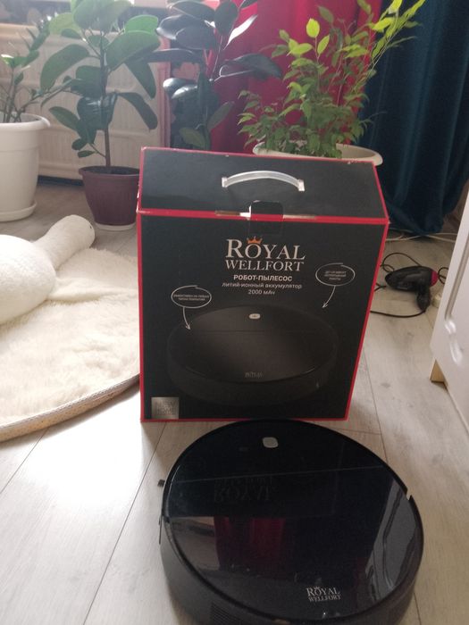 Срочно продам робот пылесос