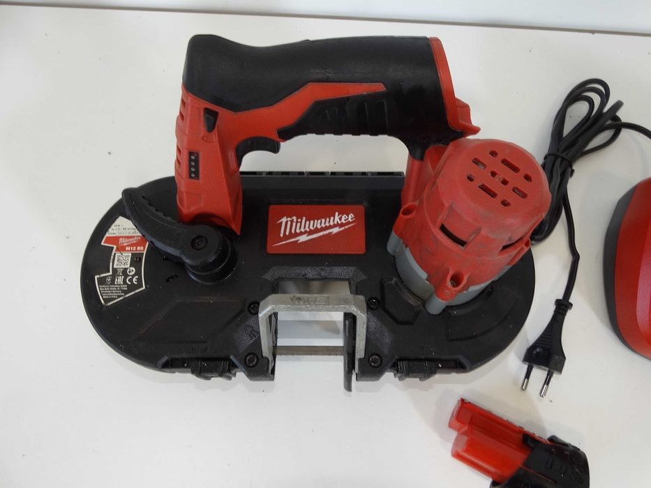 Milwaukee M12 BS - Лентов трион / Акумулаторен банциг