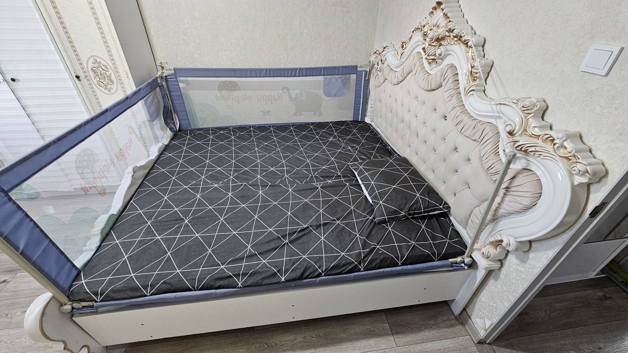 Кровать с матрасом 180х200