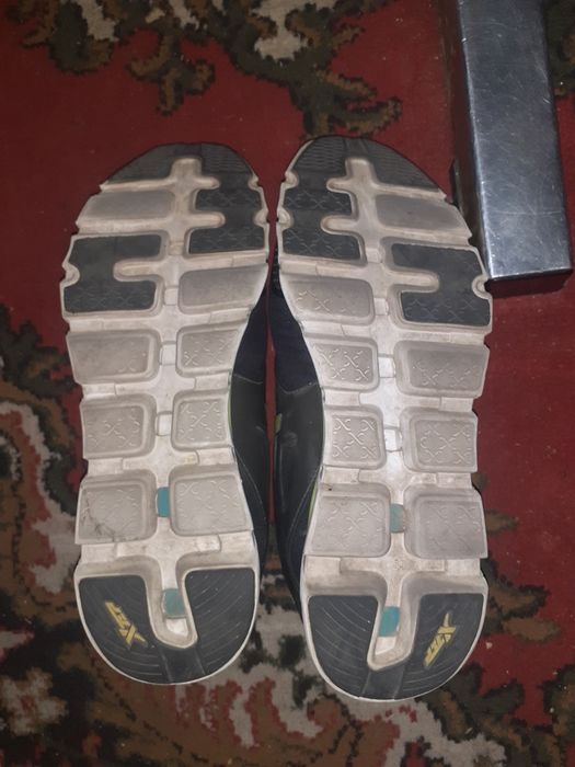 Продаються кросовки фирмы в хорошем состоянии.размер 43.