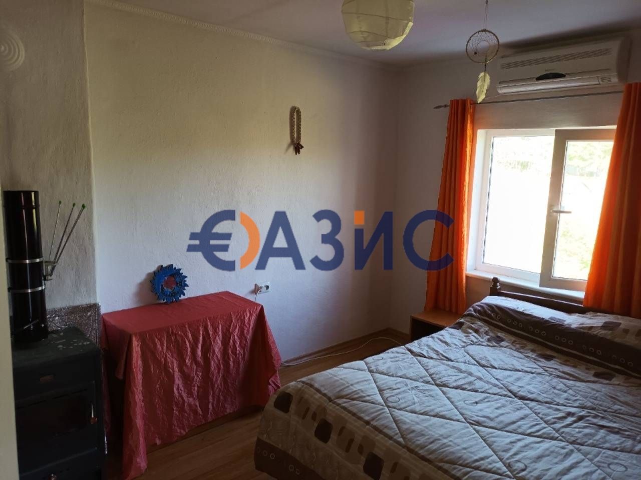 Голяма двуетажна къща в с. Зорница, обл. Бургас, 120 кв. м,