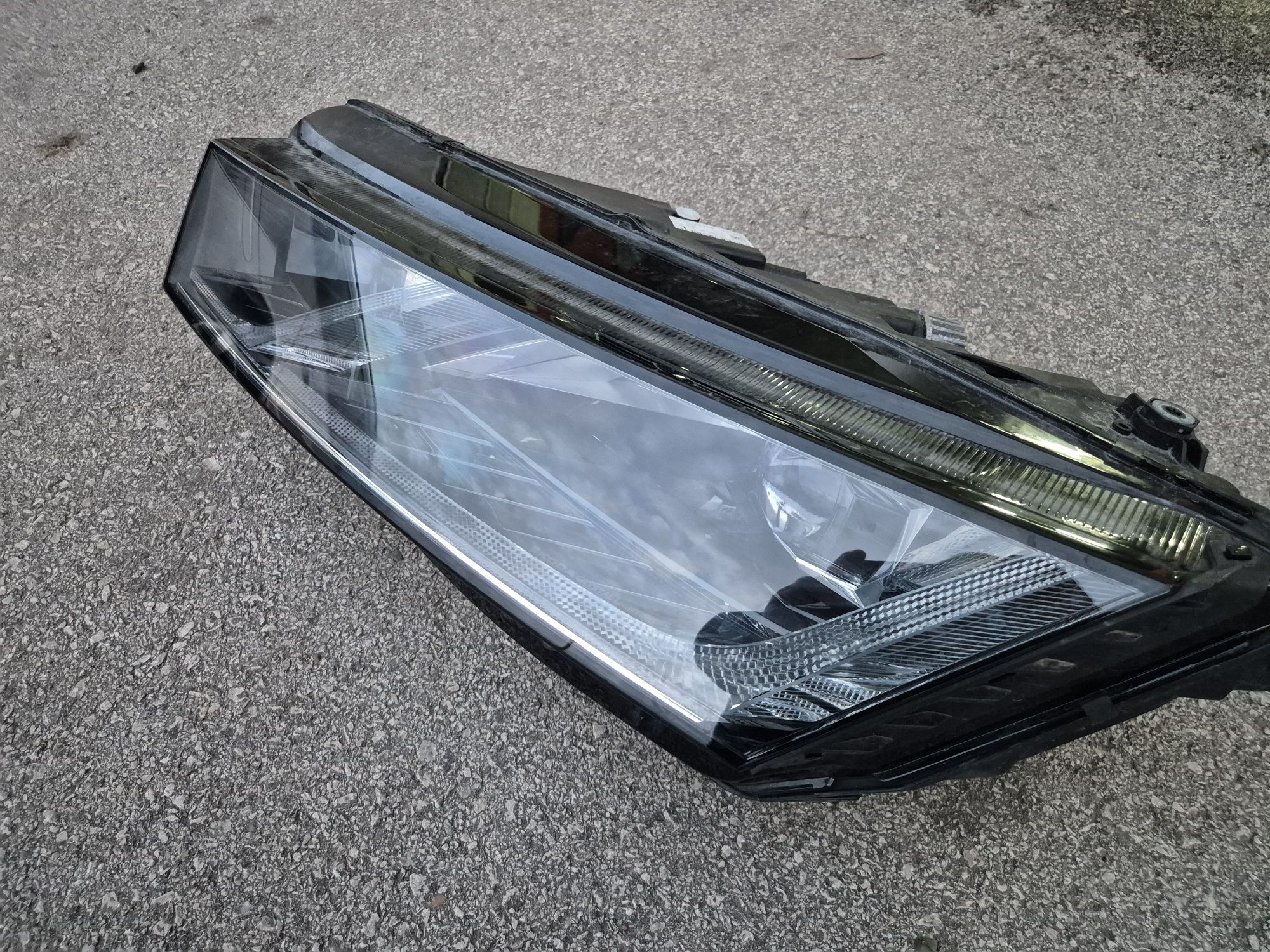 Ляв фар Шкода Октавия IV лед фар Skoda Octavia 4