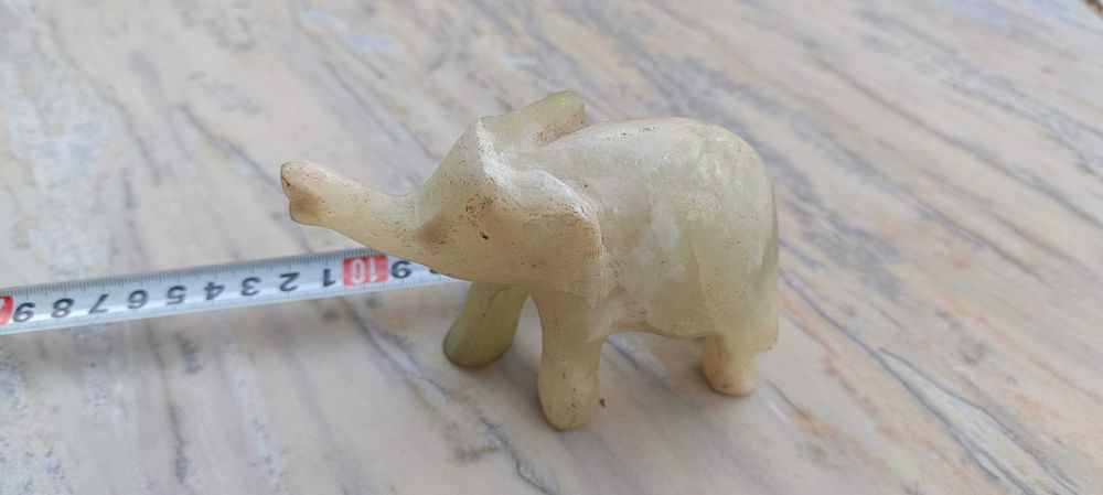 Фигурка на слон от мраморен оникс