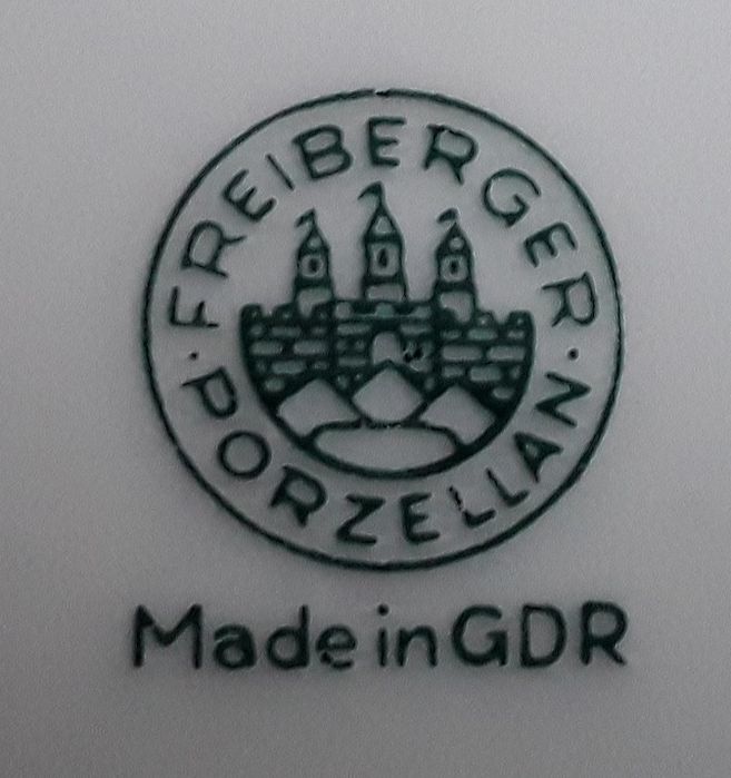 Тарелки новые суповые с подтарельниками ГДР 20 шт,