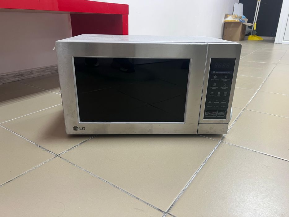 Микроволновая печь. За 20000 в хорошем состоянии. Все работают.