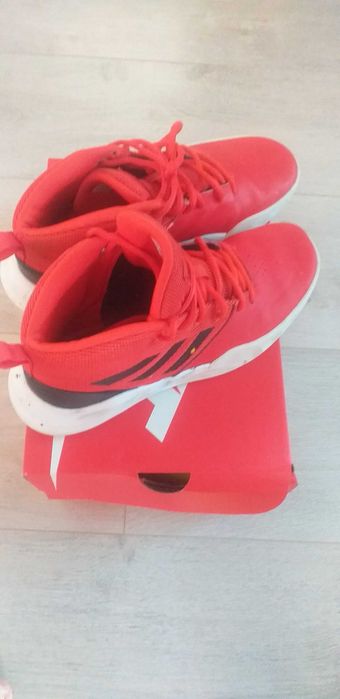 много красив оригинални маратонки на Адидас модел 2025гразмер 38-60лв