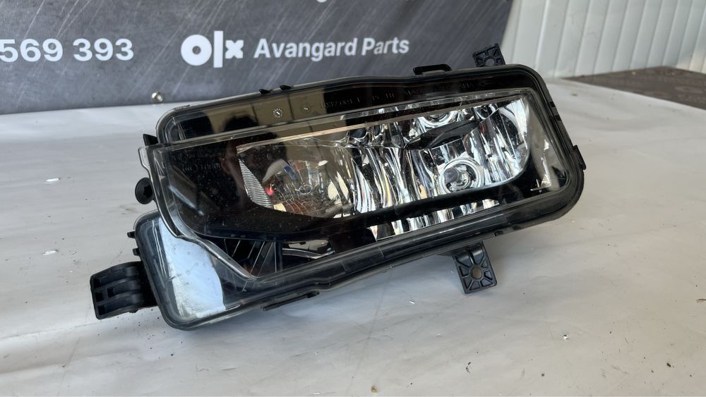 5 броя десен и 2 брой ляв халоген VW Transporter T6