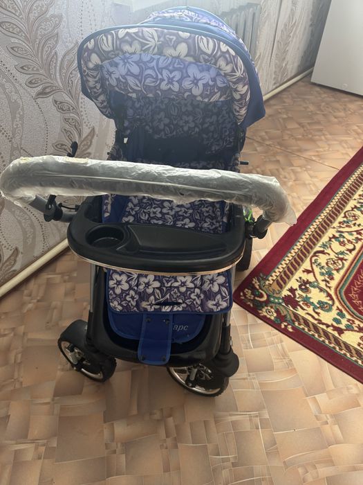 Продам детскую коляску и манеж деревянный