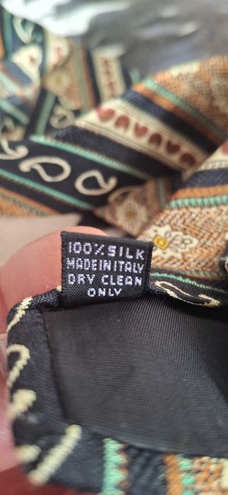 Вратовръзка  Trussardi 100% коприна ,произведена в Италия.