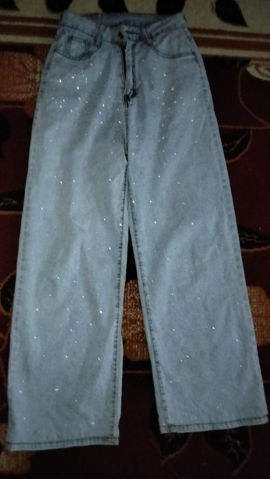 Ayollar va qizlar uchun shim sotiladi