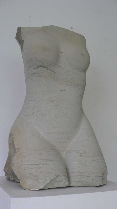 forme feminine in piatra