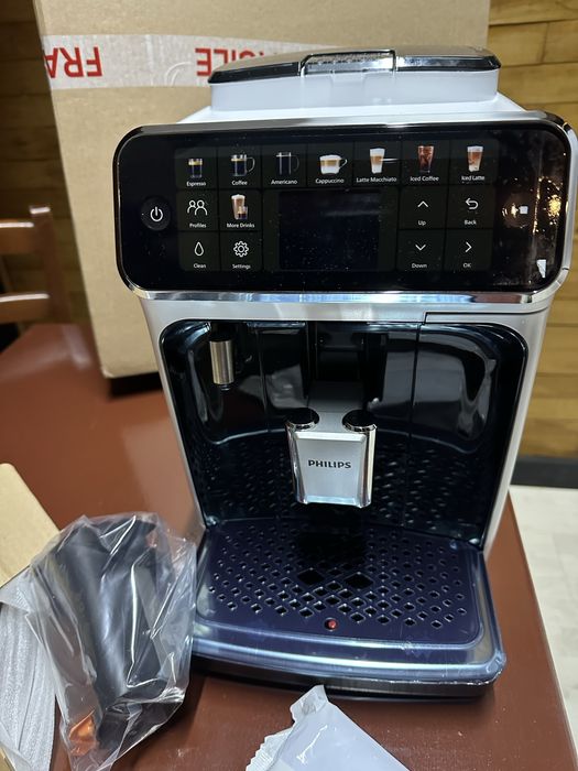 Espressor aparat de cafea Philips Lattego Ep 5500 alb nou