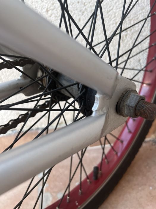 Vând bicicletă BMX DHS