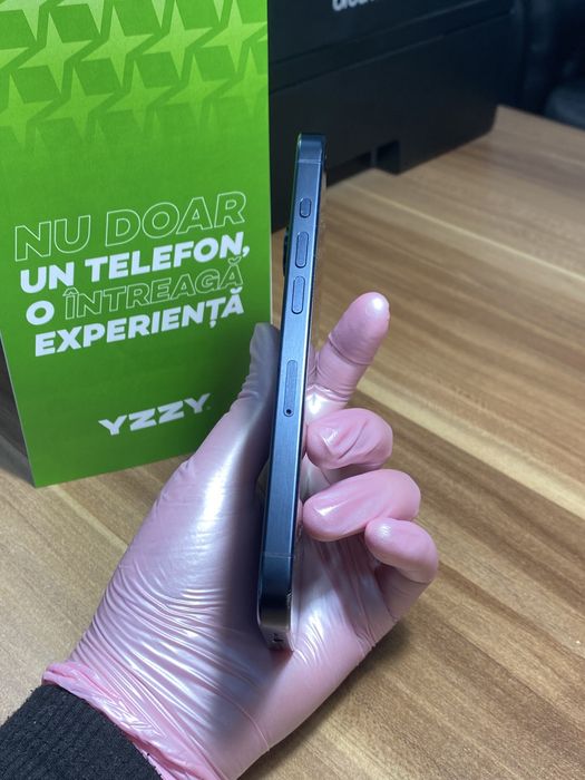 iPhone 15 Pro / 256 GB / Sănătate baterie 90% / Foarte bun