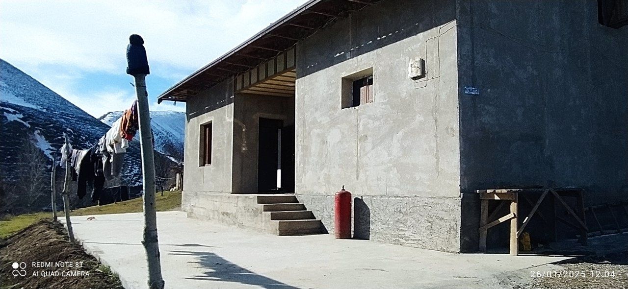 Uy bogʻi bilan sotiladi