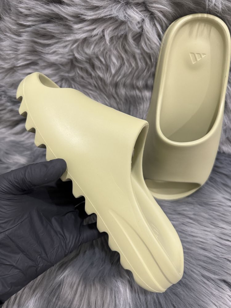 Yeezy Slide Resin