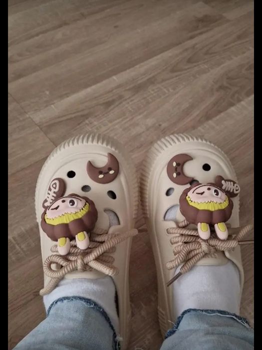 Пантофи Labubu.  .