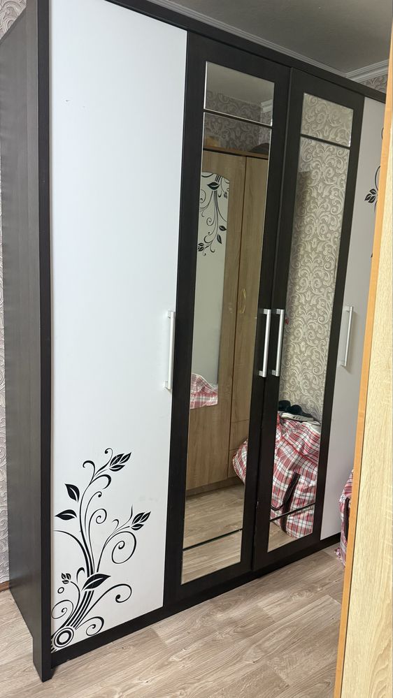 Продается срочно двухспальный кровать и шифонер