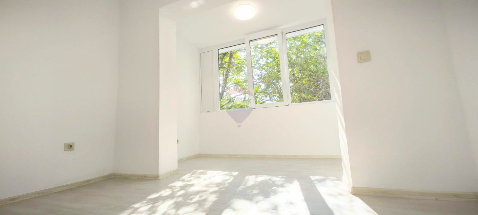 Преустроен тристаен апартамент за продажба, кв.Трошево, гр.Варна, ЙГ