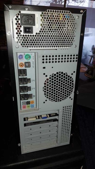 Компютър настолен