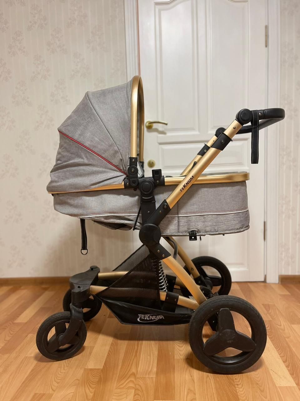 Детская коляска для детей новорожденным почти новый