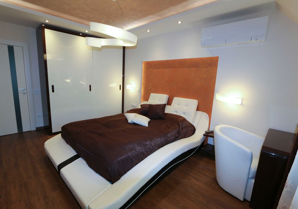 Дава се под наем Тристаен апартамент в София, Център - 119 кв.м за 1190 € - Снимка #3