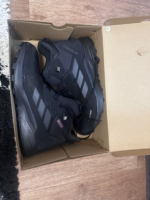 Обувь новый покупал за 73тыс тнг оригинал