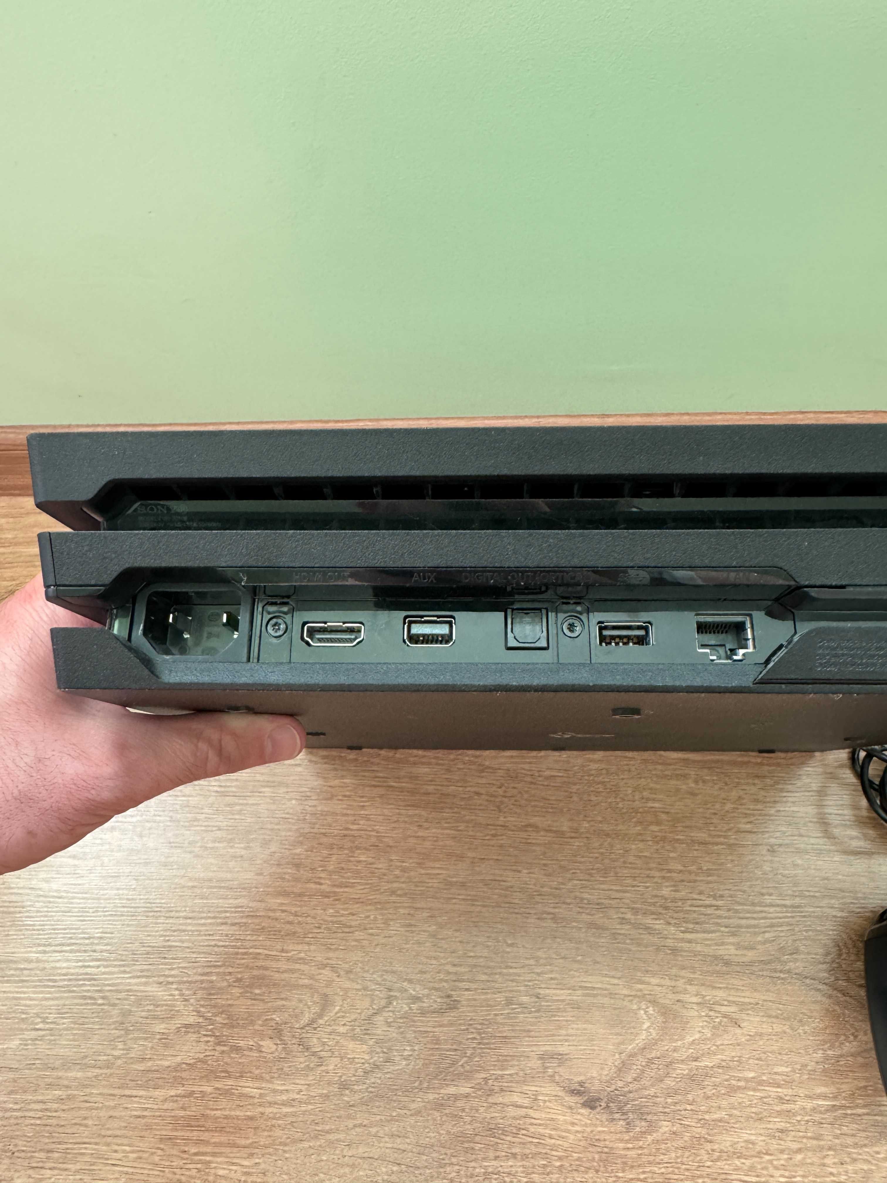 PS4 pro 1TB конзола/ развалено ДВД не чете дискове
