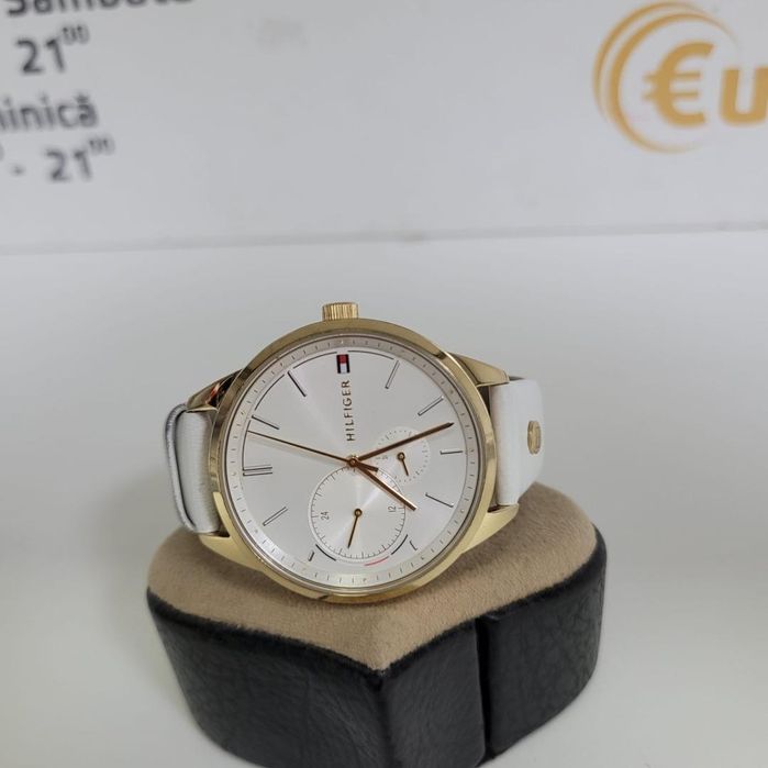 Tommy Hilfiger, Ceas rotund cu o curea de piele, alb -P-