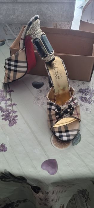 Vand sandale din Turcia