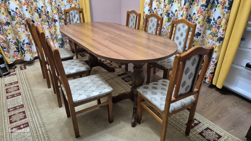 Стол со стульями