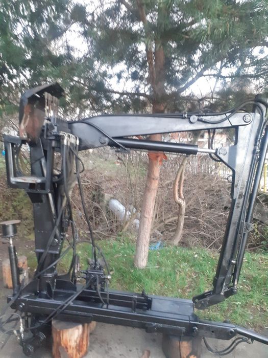 Vand macara pentru autoutilitara.  1800€