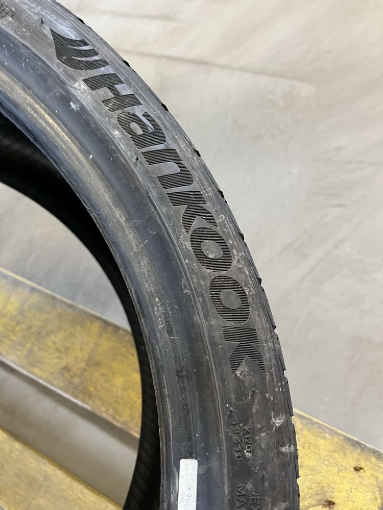 2 бр Летни гуми 235/35/19 Hankook