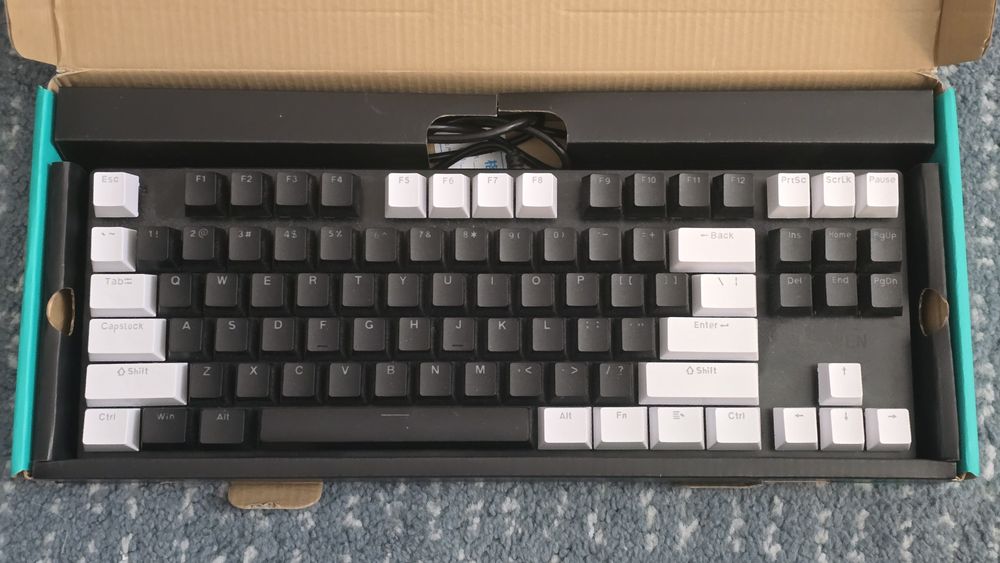 Tastatura mecanica gaming puțin folosita